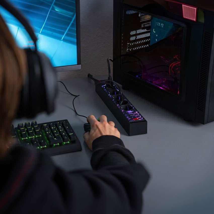 base Negra Gaming con Cambio de Colores led, 5 Tomas schuko + 2 USB Tipo A, Cable 1.5 Metros